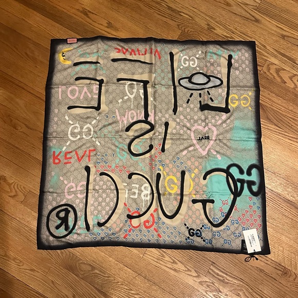 Gucci Scarf “Life is Gucci” Ghost Signature Silk Scarf NEW with tags and box - Picture 10 of 10